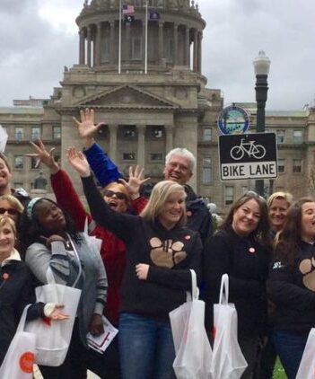 17862539_1355133567887454_5179468040150450818_n-750x422